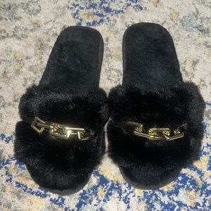 Chain fuzzy slippers. Size 40-41. Black